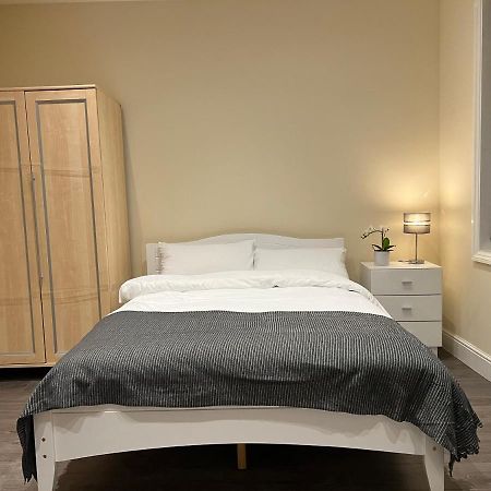Beautiful Rooms Only Few Steps Away From Bruce Grove Tottenham Stadium London Eksteriør bilde