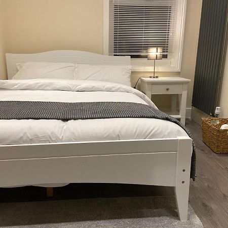 Beautiful Rooms Only Few Steps Away From Bruce Grove Tottenham Stadium London Eksteriør bilde