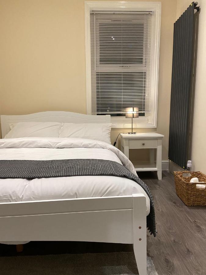 Beautiful Rooms Only Few Steps Away From Bruce Grove Tottenham Stadium London Eksteriør bilde